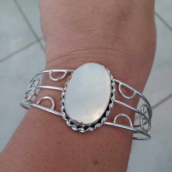 Mother of Pearl Silver Scrolled Cuff Bangle Bracelet - Picture 6 of 7